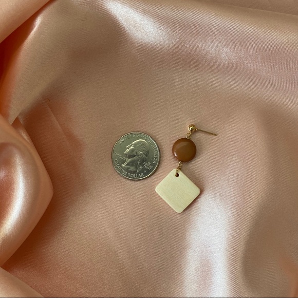 💕LAST ONE Hot Pick Wood Resin Drop Earrings - Picture 4 of 9